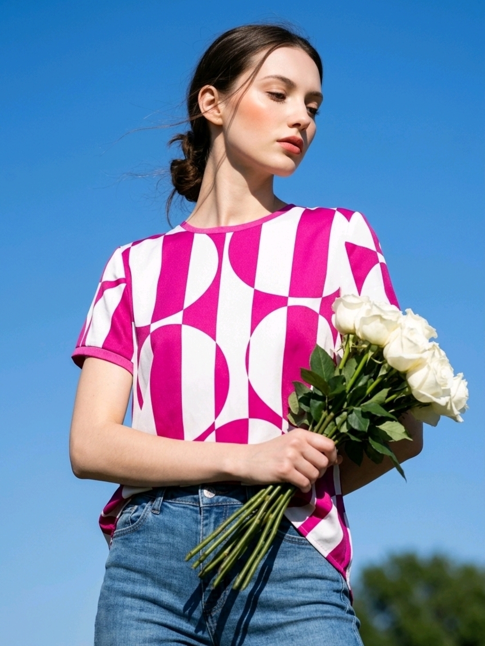 Women’s Short Sleeve Geometric Tee in Magenta and White